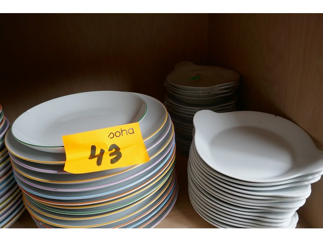 Borden en vispannetjes - afbeelding 2 van  4