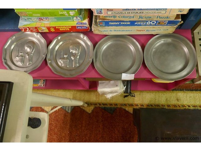 Borden in tin - afbeelding 1 van  1