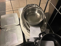 Borden, schotels en kommen - afbeelding 4 van  9