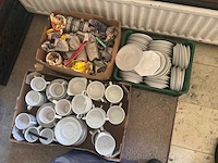 Borden, tassen en keukengerei - afbeelding 6 van  10