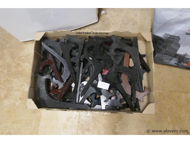 Bordenstaanders in hout - afbeelding 1 van  1