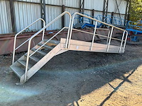 Bordes met trap uit inox - afbeelding 1 van  4