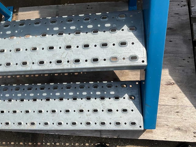 Bordestrap met leuning - afbeelding 2 van  3