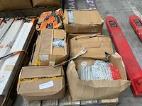 Borgh combifix partij isolatie pluggen en ankers - afbeelding 1 van  6