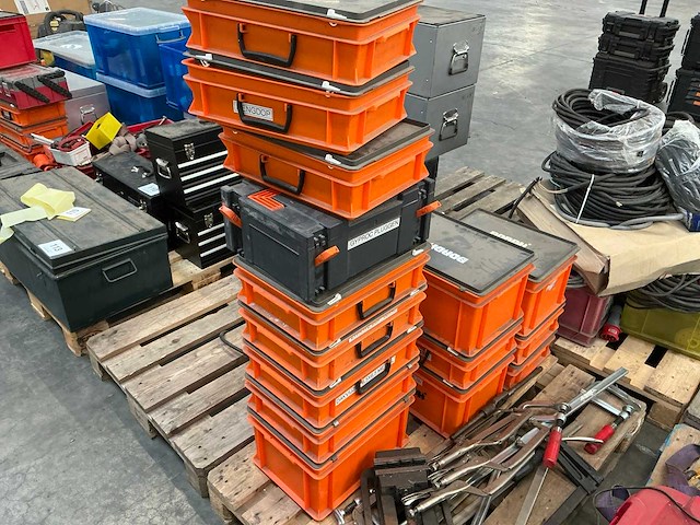Borgh gereedschapskoffer met inhoud (15x) - afbeelding 1 van  13