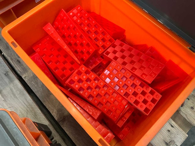 Borgh gereedschapskoffer met inhoud (15x) - afbeelding 13 van  13