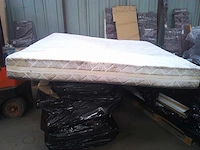 Borstbed 200 x 200 - met matras - beige fluweel - afbeelding 16 van  17
