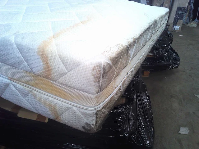 Borstbed 200 x 200 - met matras - beige fluweel - afbeelding 3 van  17