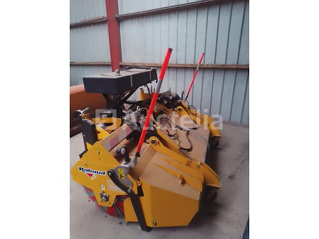 Borstel met bassin voor rabaud graaflader - afbeelding 1 van  3