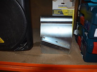 Borstel voor hogedrukreiniger karcher, 3 graskantstekers gardena, stekkerblok, 2 lege pvc koffers bosch - afbeelding 6 van  11