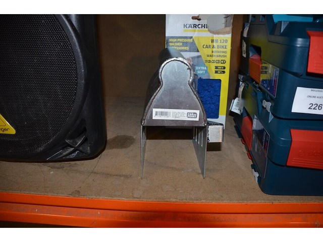Borstel voor hogedrukreiniger karcher, 3 graskantstekers gardena, stekkerblok, 2 lege pvc koffers bosch - afbeelding 8 van  11