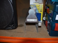 Borstel voor hogedrukreiniger karcher, 3 graskantstekers gardena, stekkerblok, 2 lege pvc koffers bosch - afbeelding 8 van  11