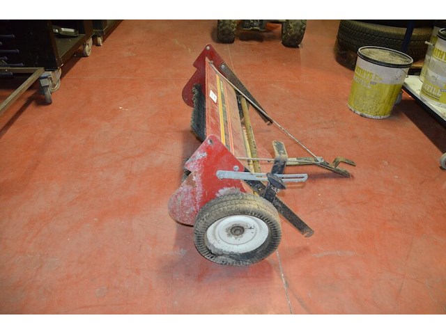 Borstelaanhangwagen yard-man 32'' yard sweep - afbeelding 2 van  9