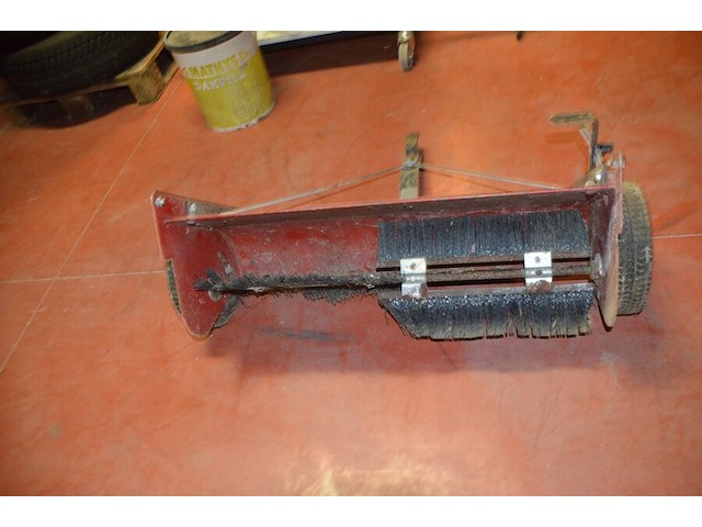 Borstelaanhangwagen yard-man 32'' yard sweep - afbeelding 3 van  9