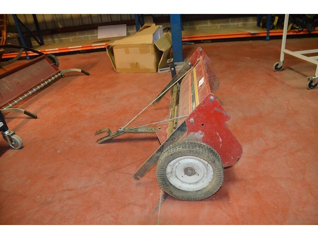 Borstelaanhangwagen yard-man 32'' yard sweep - afbeelding 4 van  9