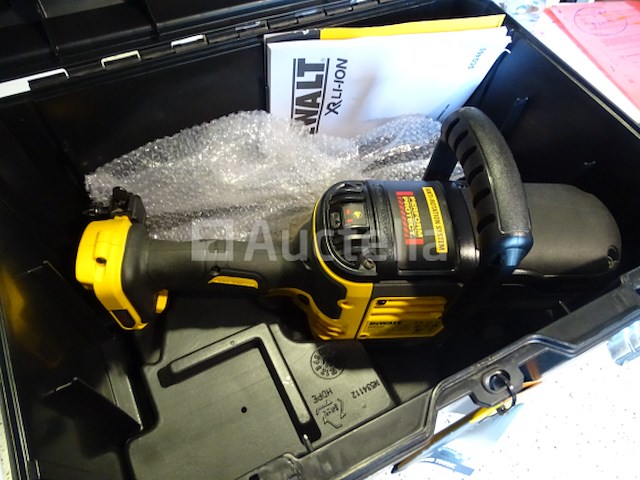 Borstelloze hoekboor in je dewalt dcd460nt-xj systainer - afbeelding 1 van  5