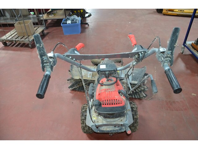 Borstelmachine met opvangbak en sneeuwschuif lumag km-1000 (2) - afbeelding 5 van  16