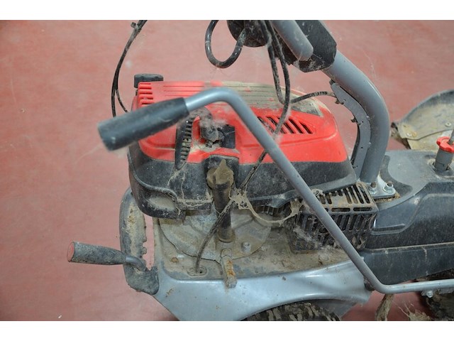 Borstelmachine met opvangbak en sneeuwschuif lumag km-1000 (2) - afbeelding 14 van  16