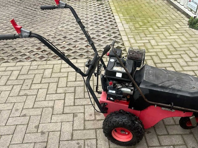 Borstelmachine met opvangbak overige aannemersmateriaal - afbeelding 2 van  4