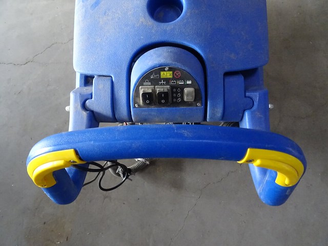 Borstelmachine nilfisk alto - afbeelding 4 van  8