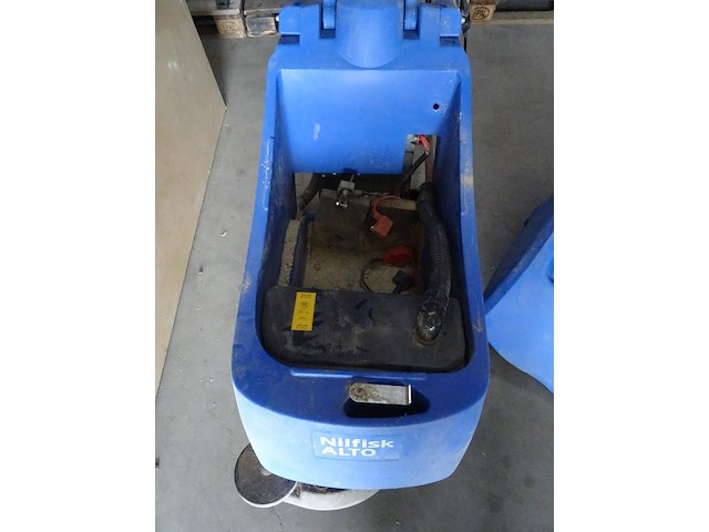 Borstelmachine nilfisk alto - afbeelding 7 van  8