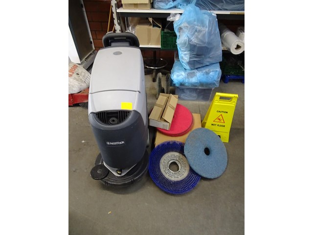 Borstelmachine nilfisk - afbeelding 2 van  8