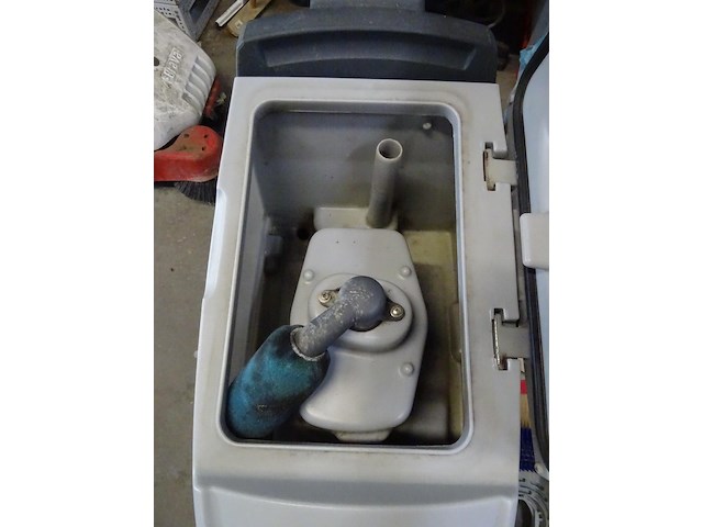 Borstelmachine nilfisk - afbeelding 3 van  8