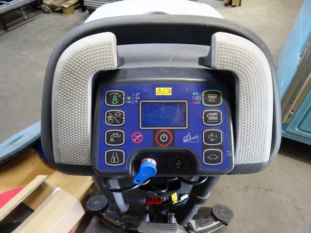 Borstelmachine nilfisk - afbeelding 5 van  8