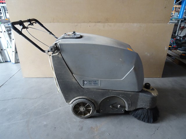 Borstelmachine nilfisk - afbeelding 1 van  7