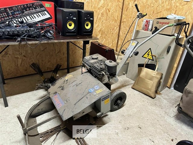 Borstelmachine - afbeelding 1 van  10