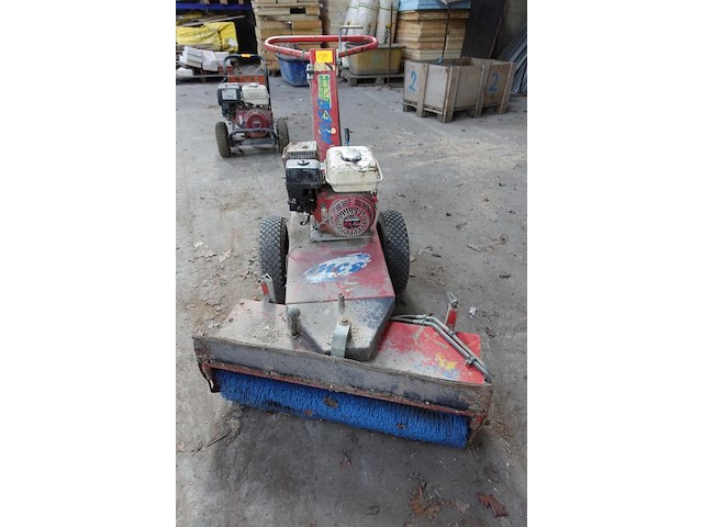 Borstelmachine - afbeelding 1 van  6