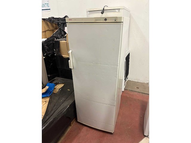 Bosch - ksr3000 - laboratory refrigerator - afbeelding 1 van  4