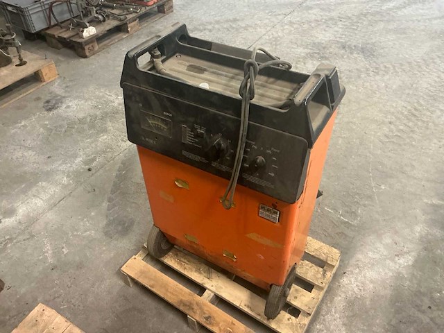 Bosch acculader - afbeelding 1 van  4