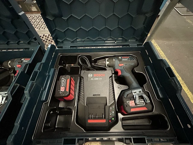 Bosch boormachine - afbeelding 1 van  4