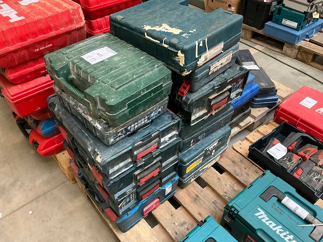 Bosch gereedschapskoffer (13x) - afbeelding 1 van  4