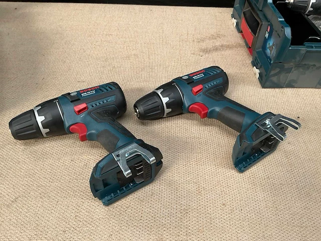 Bosch gsr 18v-li schroefboormachine (2x) - afbeelding 1 van  6