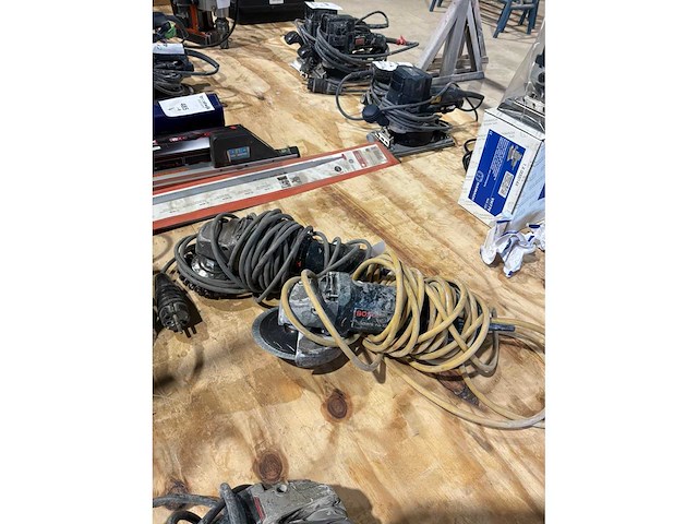 Bosch gws 10-125 haakse slijper, borstelmachine - afbeelding 1 van  5