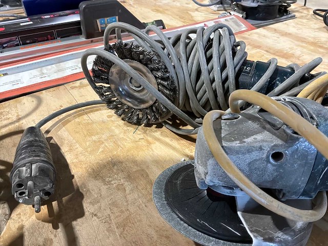 Bosch gws 10-125 haakse slijper, borstelmachine - afbeelding 3 van  5