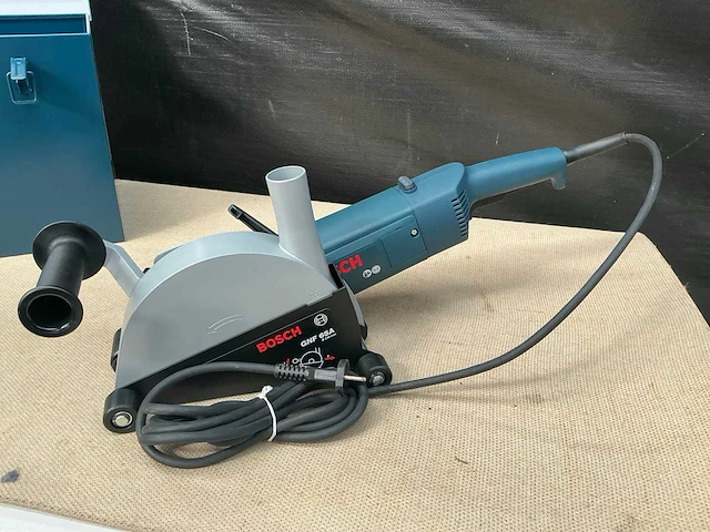 Bosch haakse slijpmachine met stofkap - afbeelding 1 van  7
