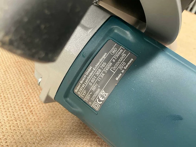 Bosch haakse slijpmachine met stofkap - afbeelding 2 van  7