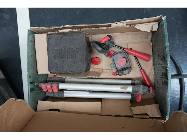 Bosch pcl 10 kruislijnlaser met statief - afbeelding 1 van  4