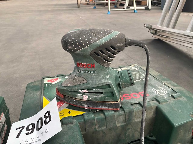 Bosch schuurmachine (2x) en werflamp - afbeelding 2 van  3
