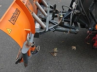 Boschung fietspadnatzoutstrooier + sneeuwschuif + sneeuwborstel - afbeelding 3 van  18