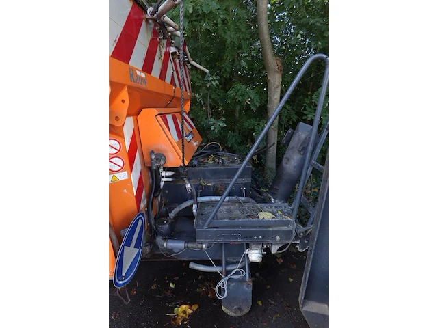 Boschung natzoutstrooier op slede - afbeelding 12 van  13