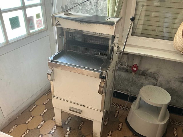 Bossuyt broodsnijmachine - afbeelding 1 van  4