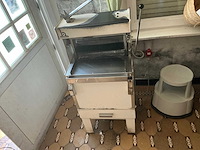 Bossuyt broodsnijmachine - afbeelding 2 van  4