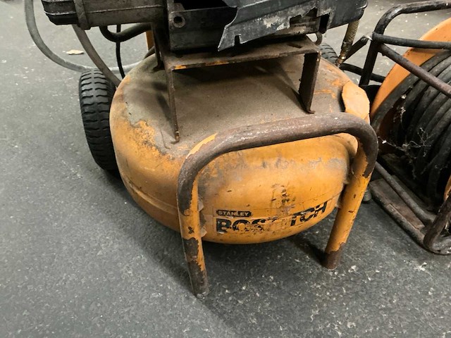 Bostitch luchtcompressor - afbeelding 3 van  4