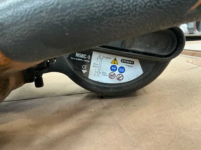 Bostitch n58c-1 pneumatische rolspijkermachine - afbeelding 5 van  7