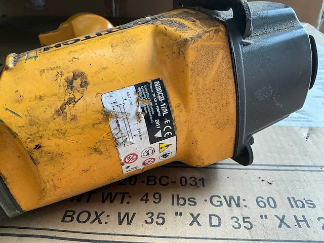 Bostitch n80cb-1ml pneumatische spijkermachine - afbeelding 3 van  4