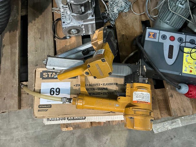 Bostitch pneumatische tacker (2x) - afbeelding 2 van  3